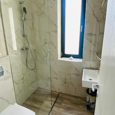 Apartment Studio For 2 In Summerland